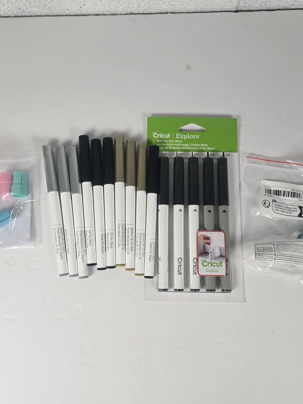 Cricut Explore Pens 15 Lot Black Gold Silver & Maker Universal Pen Holder